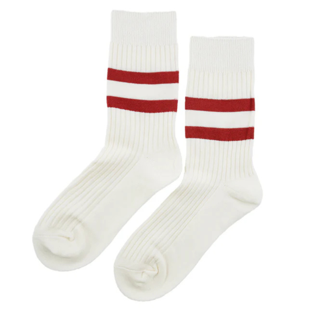 🤍 Calcetines “Retro Pop” – blancos con dos rayas rojas ❤️