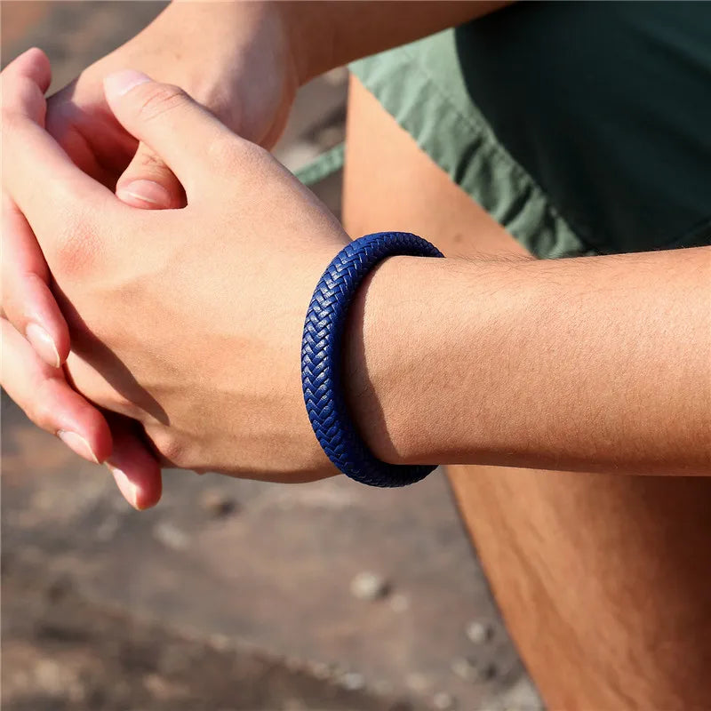 Pulsera de Cuero Trenzado – Cierre Magnético de Acero Inoxidable Negro