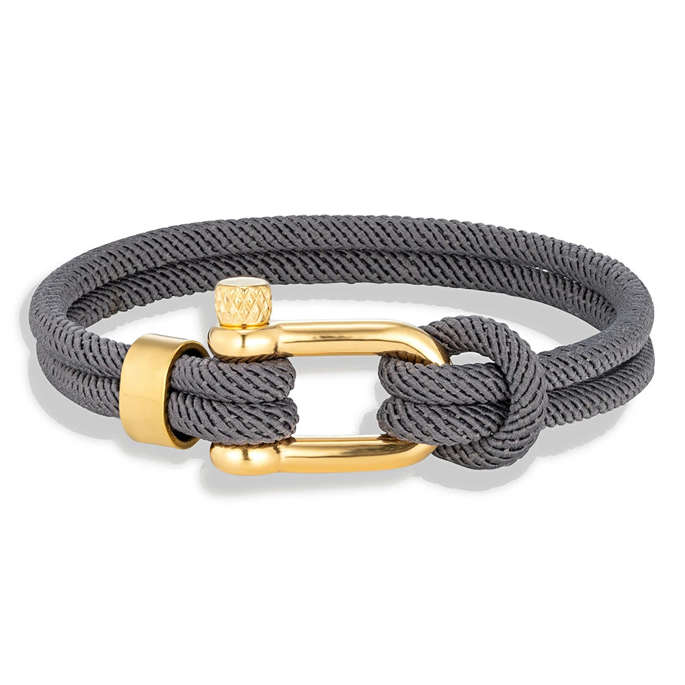 Pulsera de Doble Hebra con Grillete Dorado – Hecha a Mano