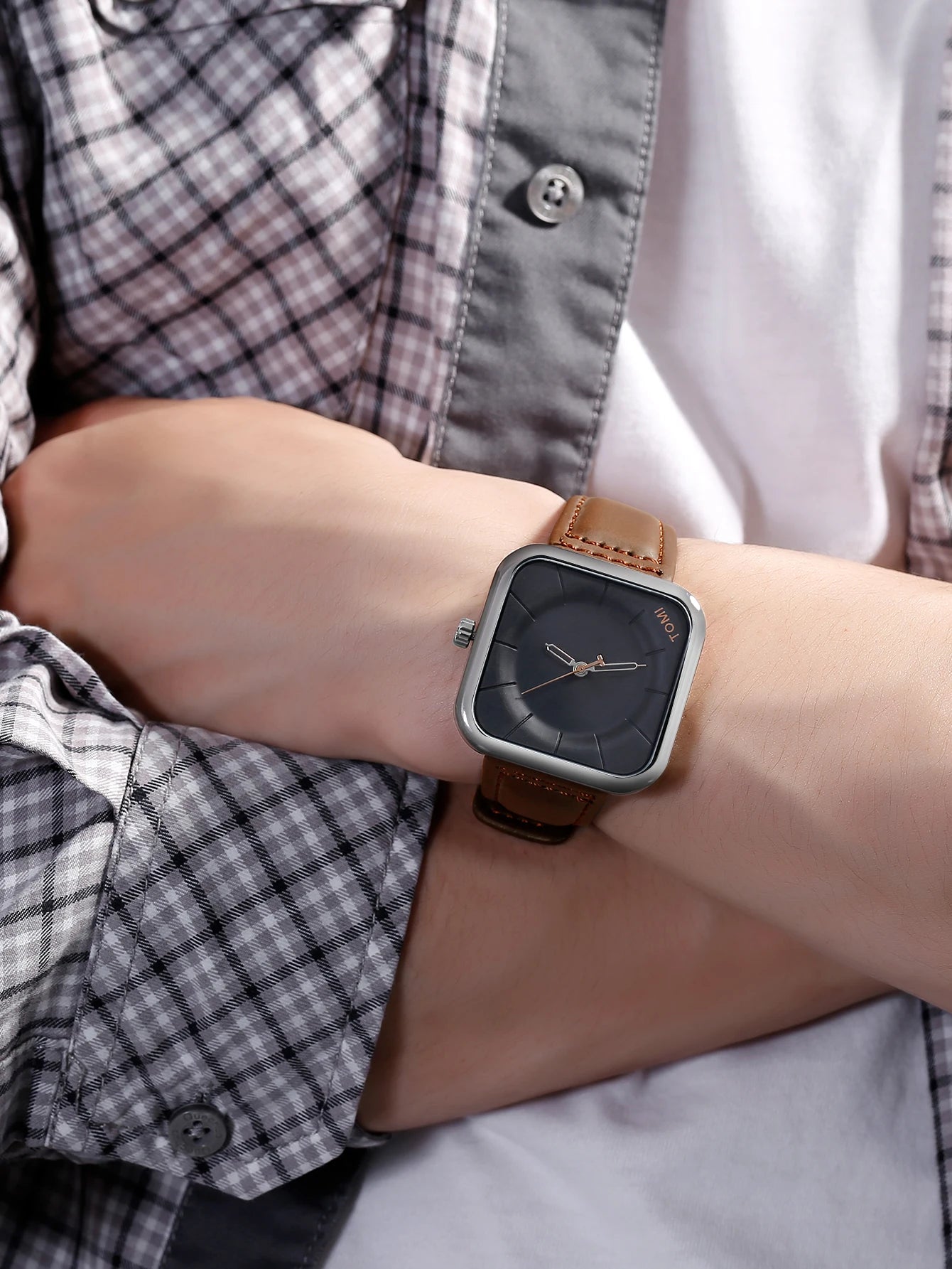 Reloj TOMI de cuarzo negro, diseño cuadrado elegante